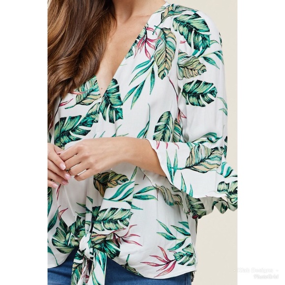 🌴💐LAST 1! Flutter Sleeve Tropical Flower Top! - Picture 3 of 7